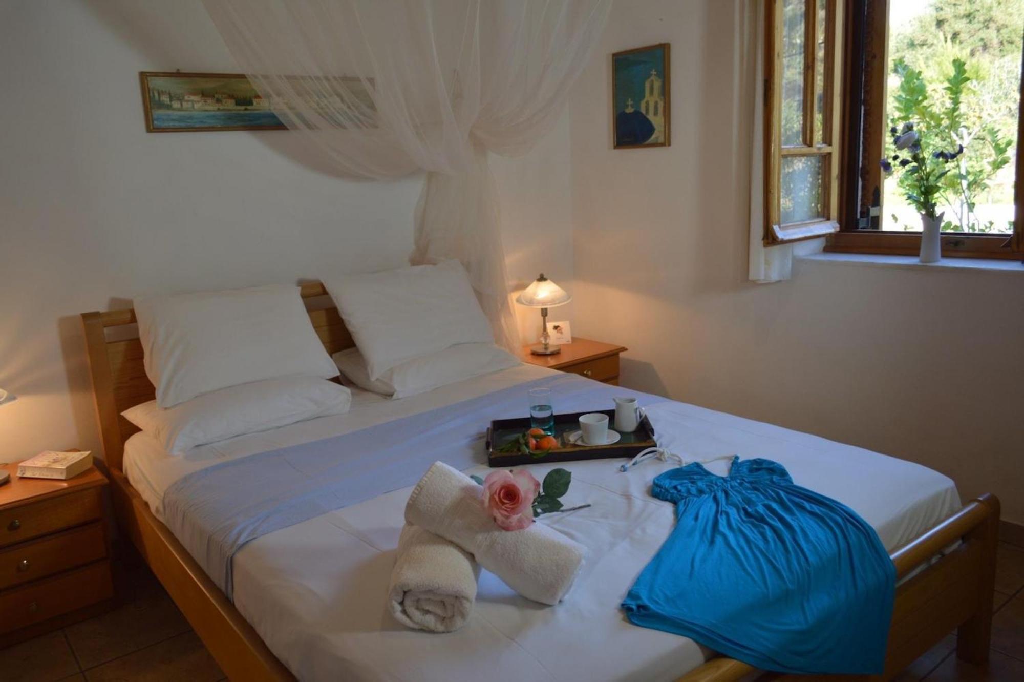 Mani Apartments Suites Agios Nikolaos  Eksteriør bilde