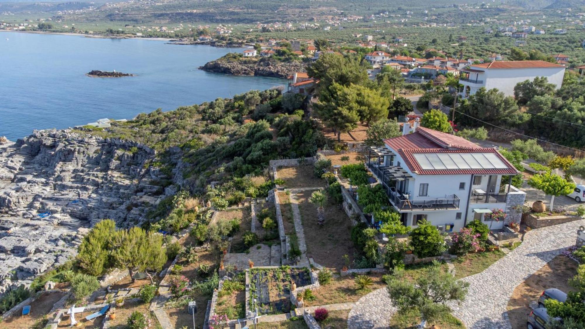 Mani Apartments Suites Agios Nikolaos  Eksteriør bilde